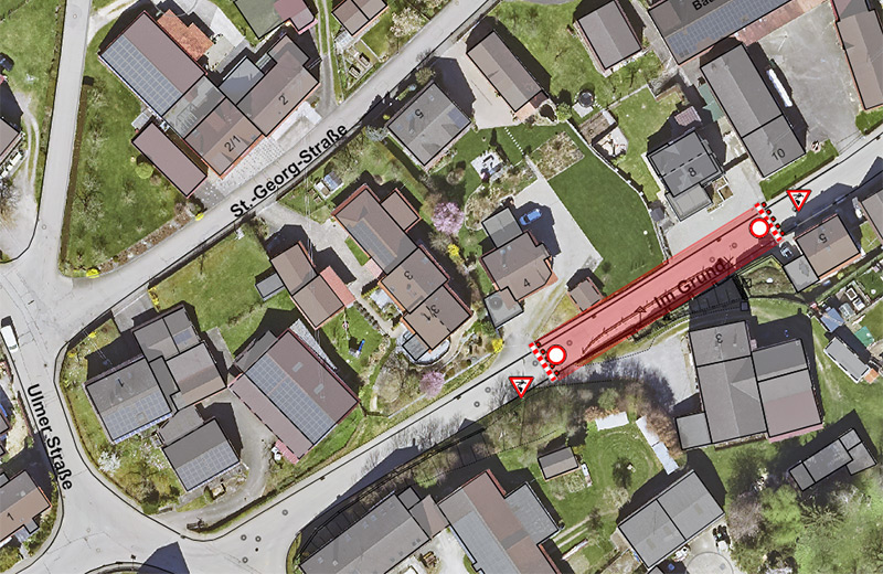 Luftbild von Holzschwang mit eingezeichneter Sperrung in der Straße "Im Grund"