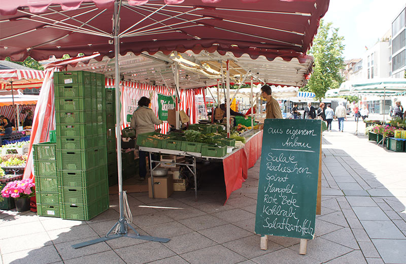Gemüse-Stand auf dem Wochenmarkt
