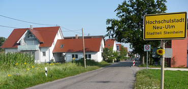Ortseingang von Steinheim mit Ortsschild