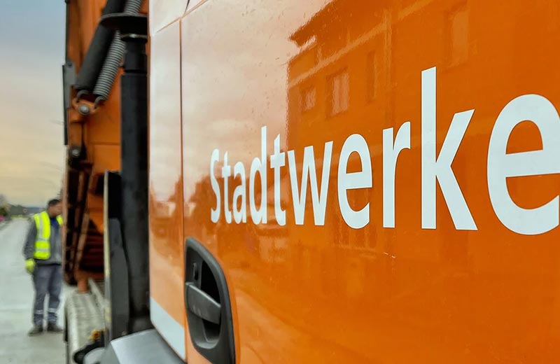 Fahrzeug mit Aufschrift "Stadtwerke"